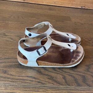 Birkenstock Kairo White Patent Size 40 9 9.5 Gizeh with a back strap